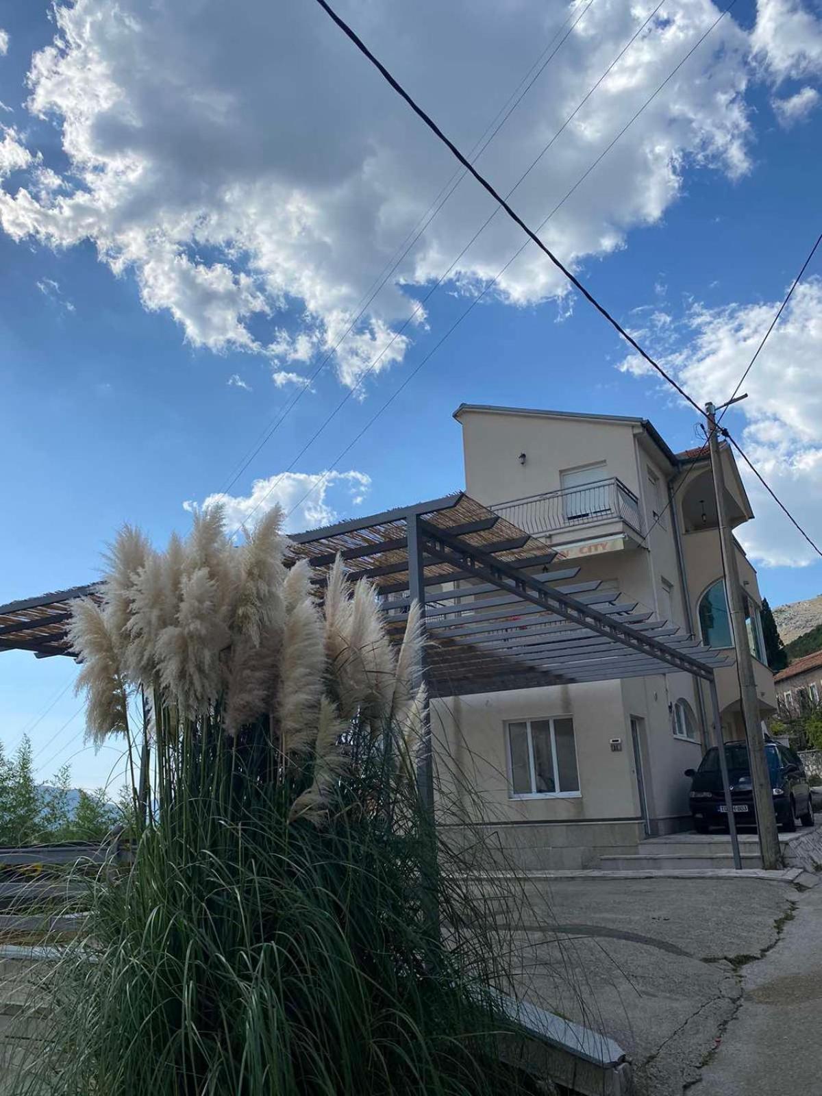 Sun City Apartments Trebinje Luaran gambar